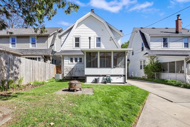 8229 Gridley AVENUE, Wauwatosa, WI 53213
