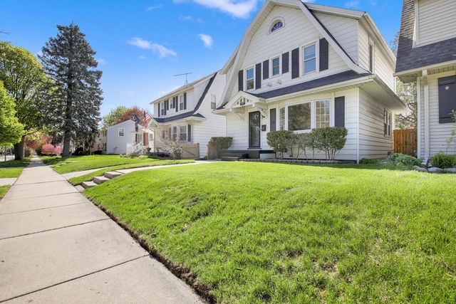 8229 Gridley AVENUE, Wauwatosa, WI 53213