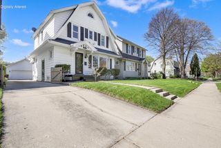 8229 Gridley AVENUE, Wauwatosa, WI 53213