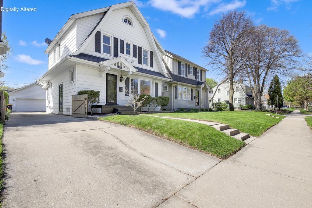 8229 Gridley AVENUE, Wauwatosa, WI 53213