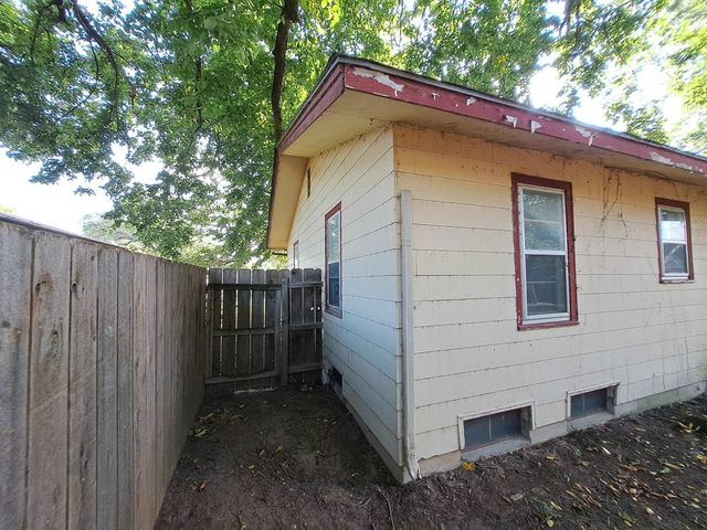 1800 E 53rd St S, Wichita, KS 67216