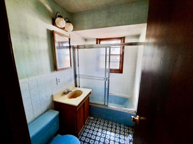 1800 E 53rd St S, Wichita, KS 67216