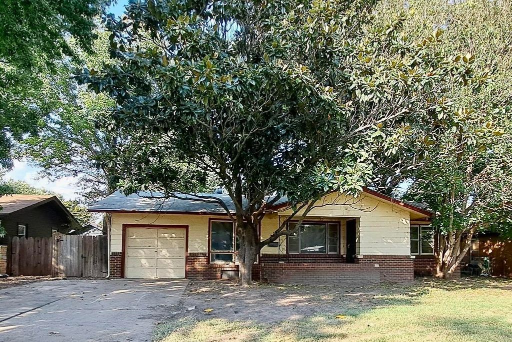 1800 E 53rd St S, Wichita, KS 67216