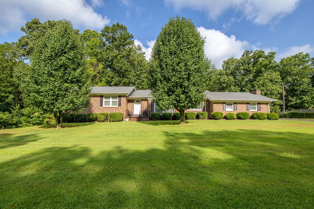 619 Hurricane Hill Dr, Waynesboro, TN 38485