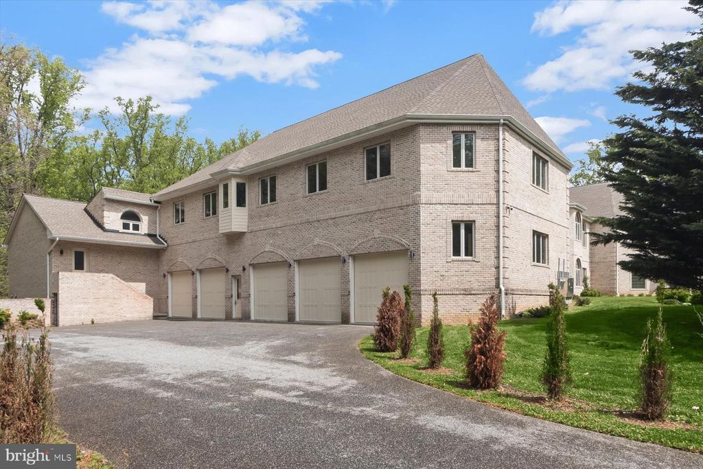 Image 3 of property listing at 6 EVAN WAY, Pikesville, MD 21208