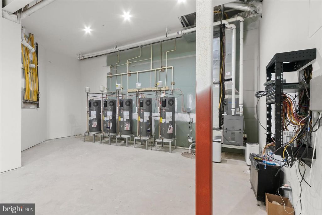 Image 5 of property listing at 6 EVAN WAY, Pikesville, MD 21208