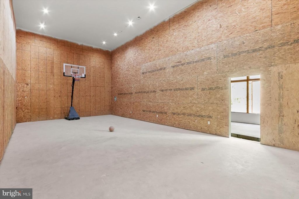 Image 6 of property listing at 6 EVAN WAY, Pikesville, MD 21208