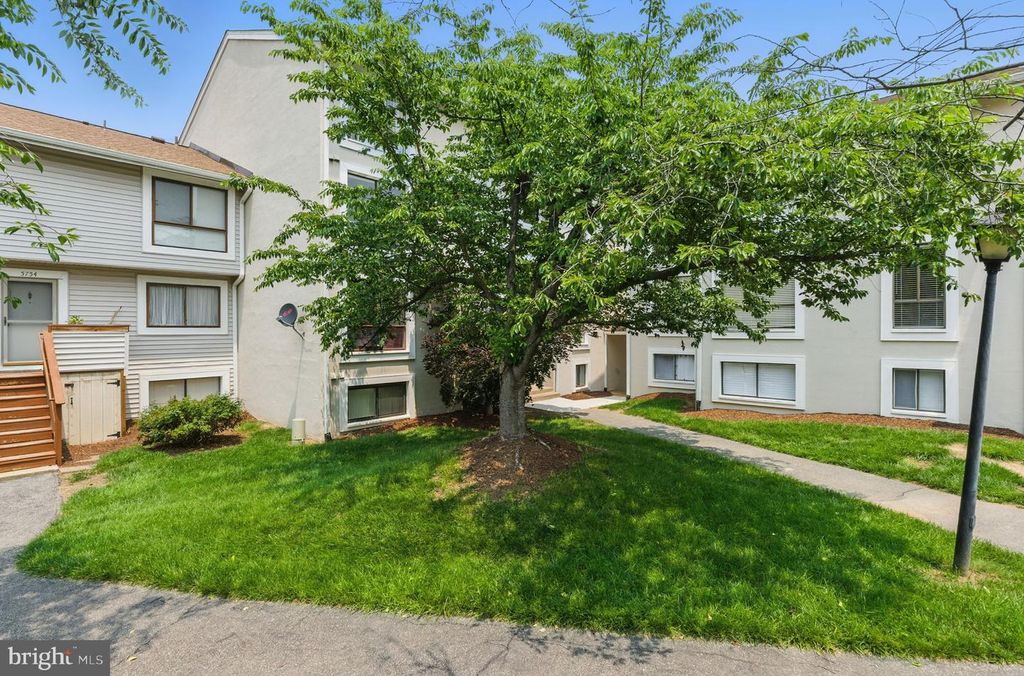5756-F VILLAGE GREEN DR #09/5756F, Alexandria, VA 22309