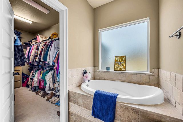 5854 Cornwallis Dr, Elgin, OK 73538