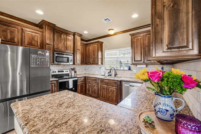 5854 Cornwallis Dr, Elgin, OK 73538
