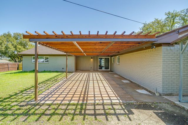 6940 Bal Lake Drive, Fort Worth, TX 76116