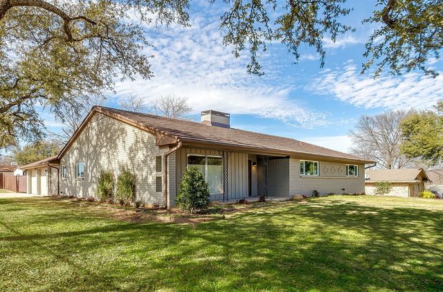 6940 Bal Lake Drive, Fort Worth, TX 76116