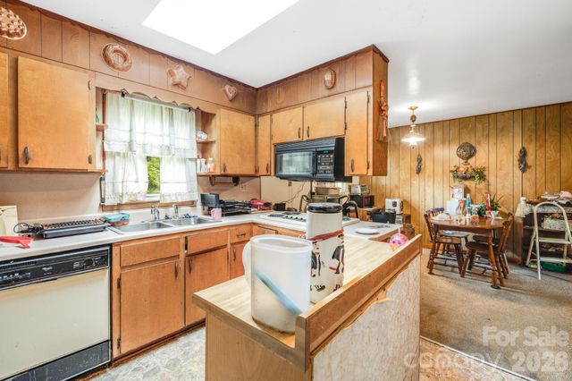 48 Ellen Avenue, Canton, NC 28716