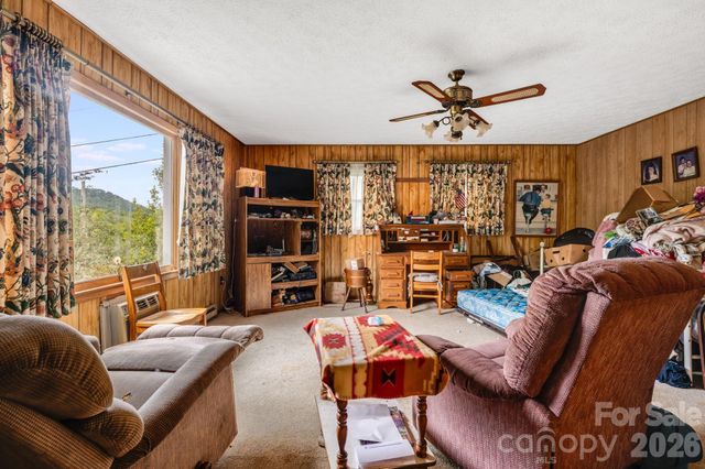 48 Ellen Avenue, Canton, NC 28716