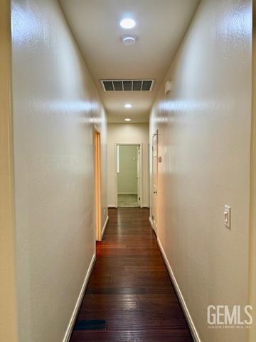 9711 Boothbay Harbour Drive, Bakersfield, CA 93314