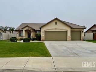 9711 Boothbay Harbour Drive, Bakersfield, CA 93314
