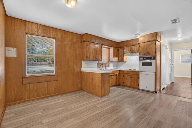 716 Kerry Lane, Azle, TX 76020