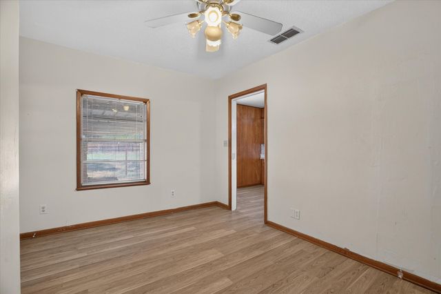 716 Kerry Lane, Azle, TX 76020
