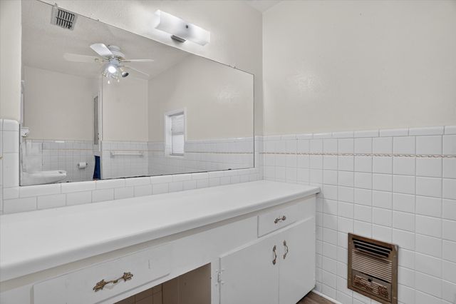 716 Kerry Lane, Azle, TX 76020