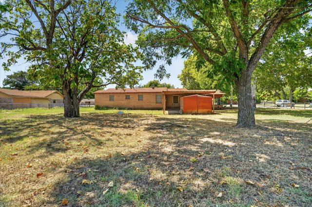 716 Kerry Lane, Azle, TX 76020