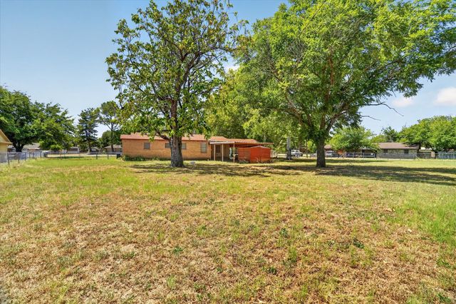 716 Kerry Lane, Azle, TX 76020