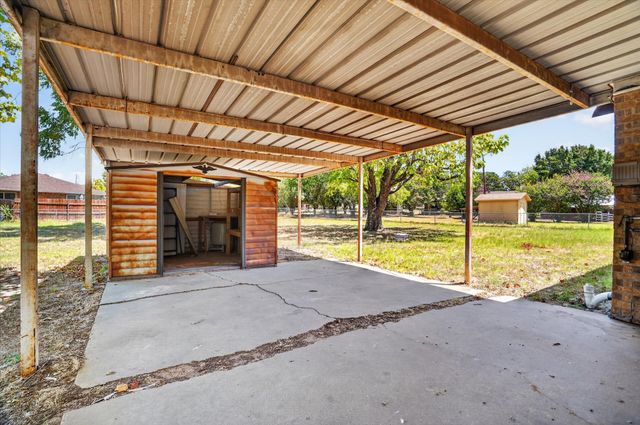 716 Kerry Lane, Azle, TX 76020