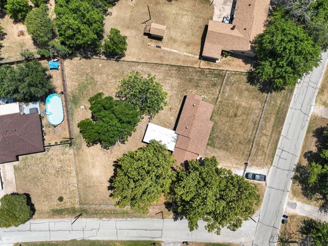 716 Kerry Lane, Azle, TX 76020
