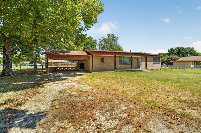 716 Kerry Lane, Azle, TX 76020