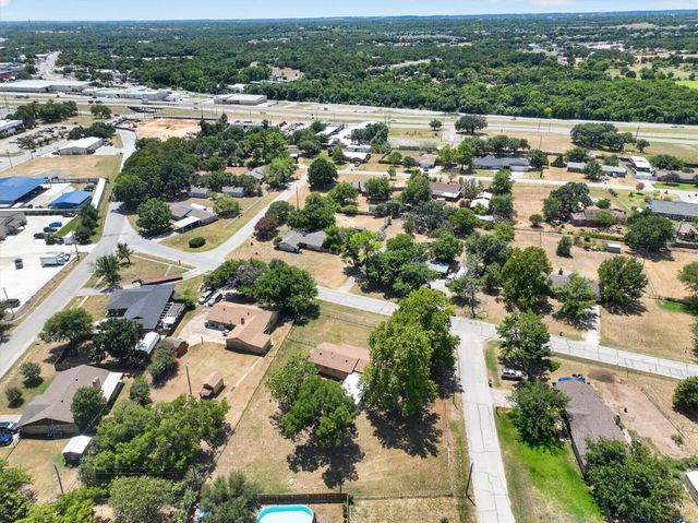 716 Kerry Lane, Azle, TX 76020