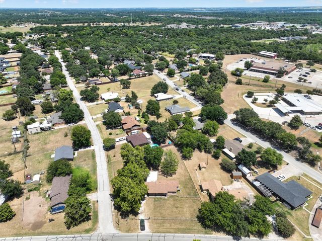716 Kerry Lane, Azle, TX 76020