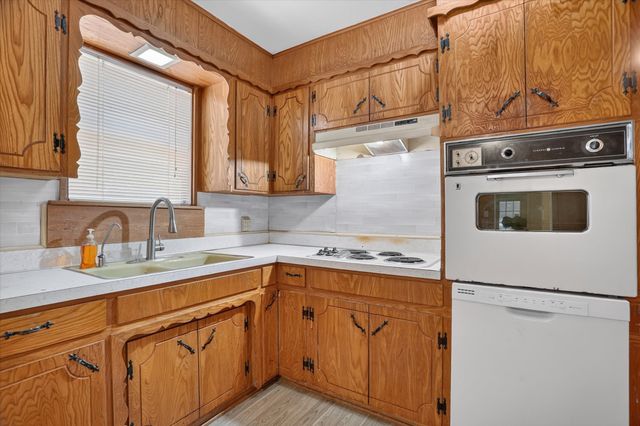 716 Kerry Lane, Azle, TX 76020