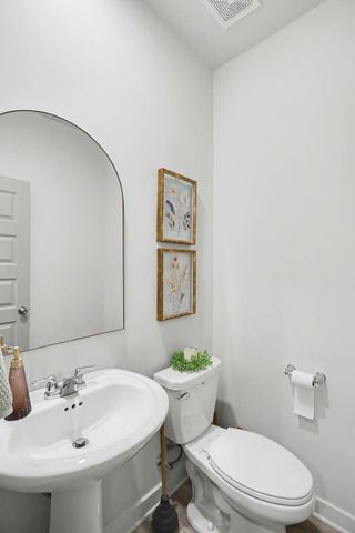 611 Ballard Dr, White House, TN 37188