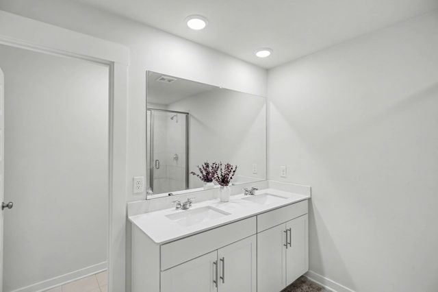 611 Ballard Dr, White House, TN 37188