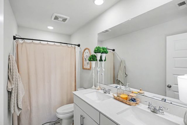 611 Ballard Dr, White House, TN 37188