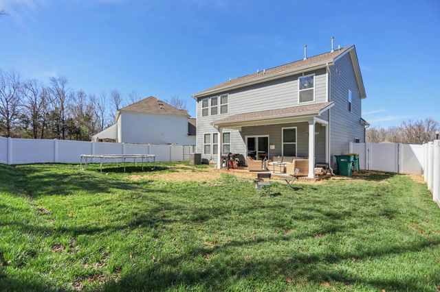 611 Ballard Dr, White House, TN 37188