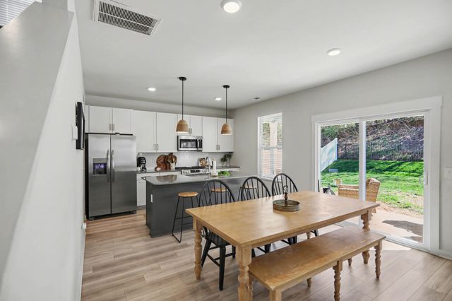 611 Ballard Dr, White House, TN 37188