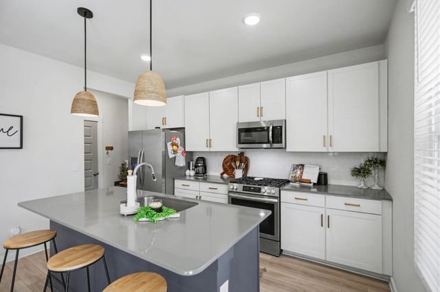 611 Ballard Dr, White House, TN 37188