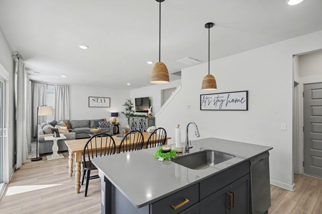 611 Ballard Dr, White House, TN 37188