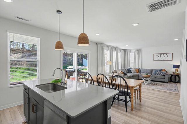 611 Ballard Dr, White House, TN 37188