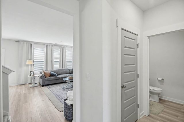 611 Ballard Dr, White House, TN 37188