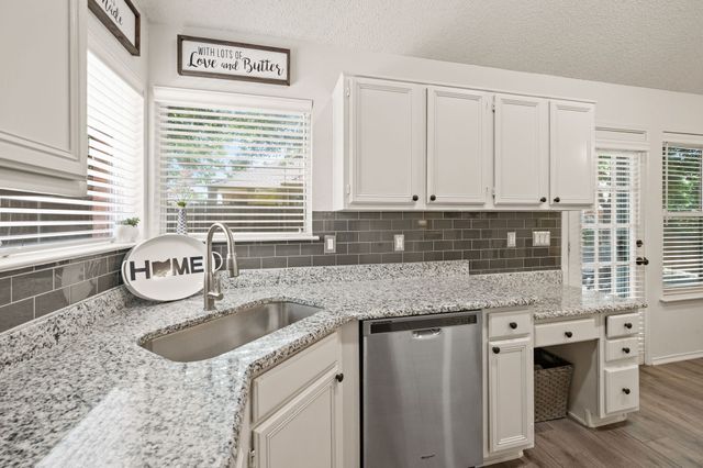 1916 Pine Ridge Drive, Bedford, TX 76021