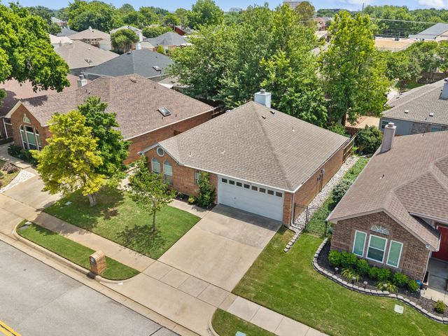 1916 Pine Ridge Drive, Bedford, TX 76021