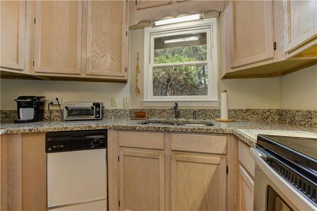 24 Sal Mountain Way, Cleveland, GA 30571