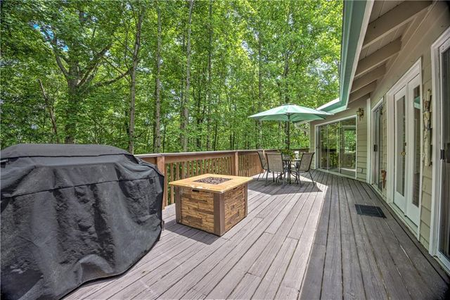24 Sal Mountain Way, Cleveland, GA 30571