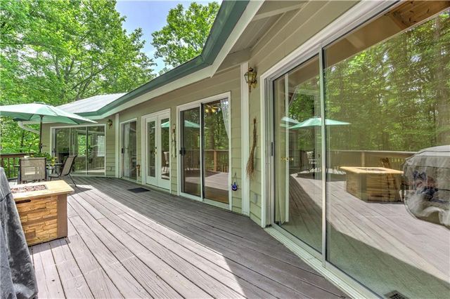 24 Sal Mountain Way, Cleveland, GA 30571