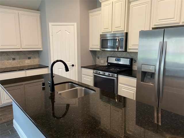 517 Kelvington Drive, Anna, TX 75409