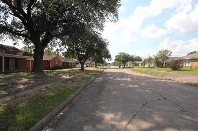 7946 Glenlea Street, Houston, TX 77061