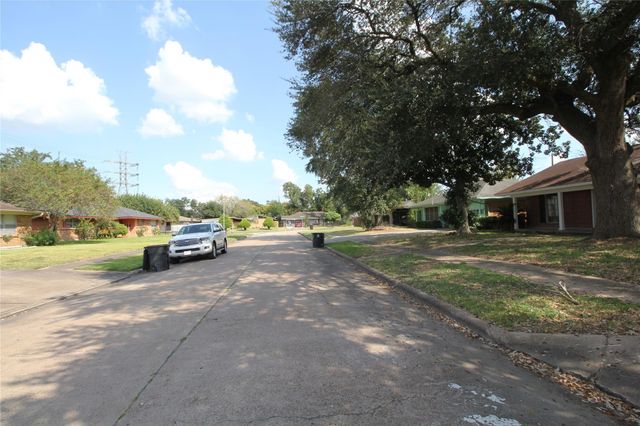 7946 Glenlea Street, Houston, TX 77061