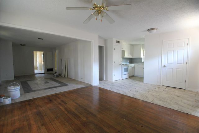 7946 Glenlea Street, Houston, TX 77061