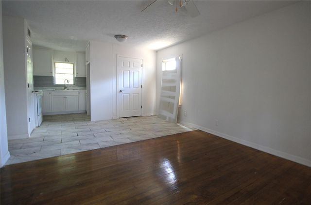 7946 Glenlea Street, Houston, TX 77061